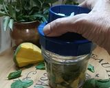 A picture of step 3 of Raw Mango and Herbs Mojito.