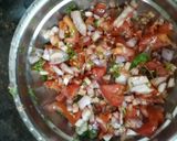 A picture of step 1 of Onion tomato grilled toast.