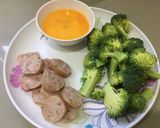 รูปขั้นตอนการทำที่ 1 ของ บรอกโคลีไส้กรอกผัดไข่