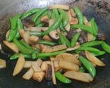 「馬鈴薯炒鮮蔬」一盤滿足一餐的食譜步驟4照片