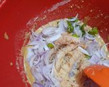 A picture of step 2 of Pakory piyaz walay.