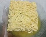 Foto langkah ke 3 dari resep Mie goreng telur.