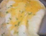 Foto langkah ke 3 dari resep Sop Telur Dadar.