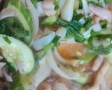Hình bước làm 2 của món Mực xào dưa leo hành tây
