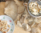 Foto del paso 1 de la receta: Pasta con salsa de setas, castañas y almendras