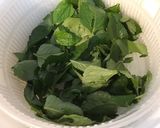Une image de l'étape 5 de Salade de brede mafane au céleri,carottes,pois chiches, tomates et oignon.