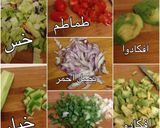 صورة لخطوة 1 من وصفة سلطة الافاكادو بالخطوات المصورة