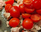 A picture of step 2 of Spaghetti with Canned Tuna.
