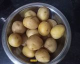 A picture of step 3 of Lasaniya Bhungla Batata.
