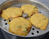 A picture of step 5 of Pizza dhokla.