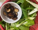 Hình bước làm 1 của món Cải chíp xào nấm