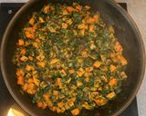 Foto del paso 4 de la receta: Tortilla de batata, pimiento y espinacas