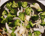 A picture of step 3 of Easy beef & broccoli.