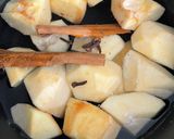 A picture of step 1 of Quince Pudding (Mazamorra de Membrillo).