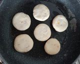 Foto langkah ke 5 dari resep Kue Ketan Isi Ubi.
