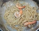 รูปขั้นตอนการทำที่ 4 ของ สปาเกตตี้พริกไทยดำกุ้งสด