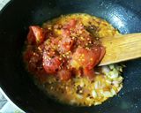 A picture of step 2 of Red sauce pasta.