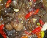 Foto langkah ke 2 dari resep Tumis daging sapi, buncis, bakso dan wortel.