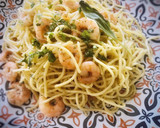 Foto del paso 4 de la receta: Spaghetti al pesto de albahaca y piñones con langostinos