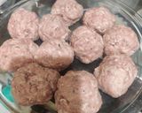 A picture of step 2 of Swedish Meatballs and Gravy.