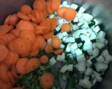 Foto del paso 1 de la receta: Lentejas con hortalizas y pollo