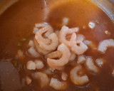 Foto del paso 4 de la receta: Camarones con nopales en salsa de chile guajillo