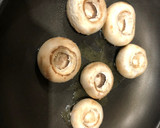 Foto del paso 4 de la receta: Pinchitos de lomo con champiñones con su salsa