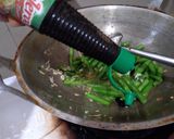 Foto langkah ke 2 dari resep Buncis tumis rebon.