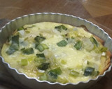 Foto del paso 3 de la receta: Tarta de cebolla, puerro y queso muy fácil