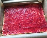 Tort kwadratowy z kolorowymi rozetkami krok przepisu 2 zdjęcie