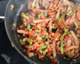 Foto del paso 3 de la receta: Arroz con carrilleras, setas y espárragos (de aprovechamiento)
