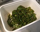 Une image de l'étape 4 de Poivrons verts grillés aux épices marocaines.