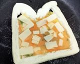 Foto langkah ke 2 dari resep Simple Egg Toast.
