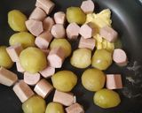 Foto langkah ke 2 dari resep Kentang Butter Mix Sosis.