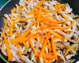 Hình bước làm 2 của món Burger cơm rong biển thịt gà rau củ