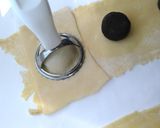 Foto del passaggio 6 della ricetta Calzoncelli di castagne - Biscottini fritti al cioccolato