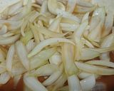 Hình bước làm 2 của món Bò xào củ hành đậu phộng