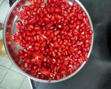 A picture of step 1 of Pomegranate orange juice.