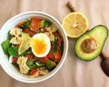 Une image de l'étape 1 de Salade saumon avocat pamplemousse.