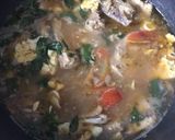 Foto langkah ke 3 dari resep Kepala Ikan Tenggiri Masak Kuah Kemangi.