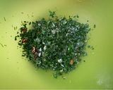 Foto del passaggio 5 della ricetta Insalatina di calamari e cipolle