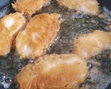 Foto del paso 3 de la receta: Nuggets de merluza rebozado sin huevo y con cerveza