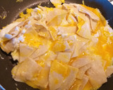 Foto del paso 3 de la receta: Migas con huevo, queso y chile