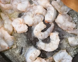 Foto del paso 4 de la receta: Pasta con camarones y flor de calabaza 🍝🦐🧀