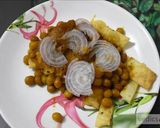 A picture of step 3 of Samosa chaat recipe.
