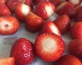صورة لخطوة 2 من وصفة تخزين الفراولة🍓