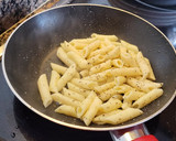 Foto del paso 5 de la receta: Salteado de calabacín, champiñones y macarrones con aguacate