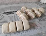 A picture of step 9 of Cinnamon rolls.