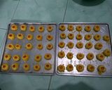 Foto langkah ke 3 dari resep Strawberry breadcrumb thumbprint cookies.
