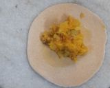 A picture of step 4 of Aaloo ka parantha.